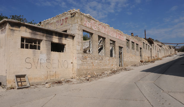 Америка жмурила на Голи оток